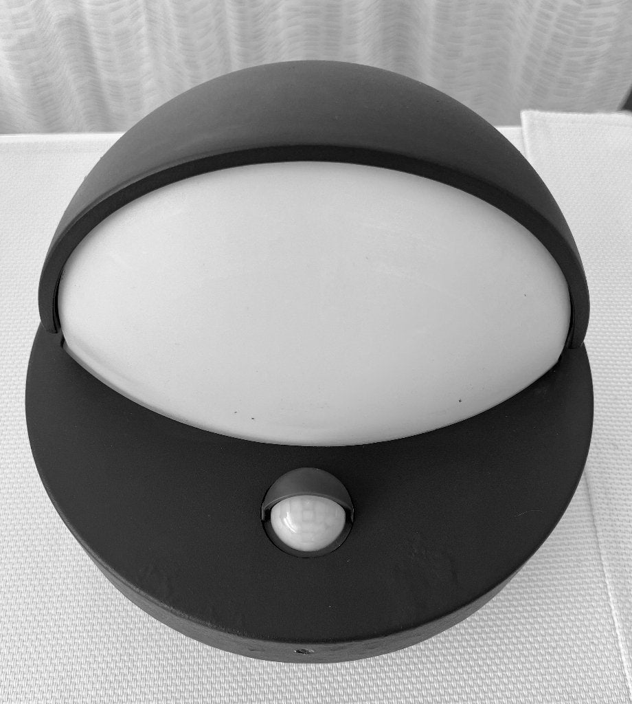 Buitenlamp/gevel met sensor - netstroom - Massive (Philips)., Gebruikt, Philips, Zwart, Buitenlamp