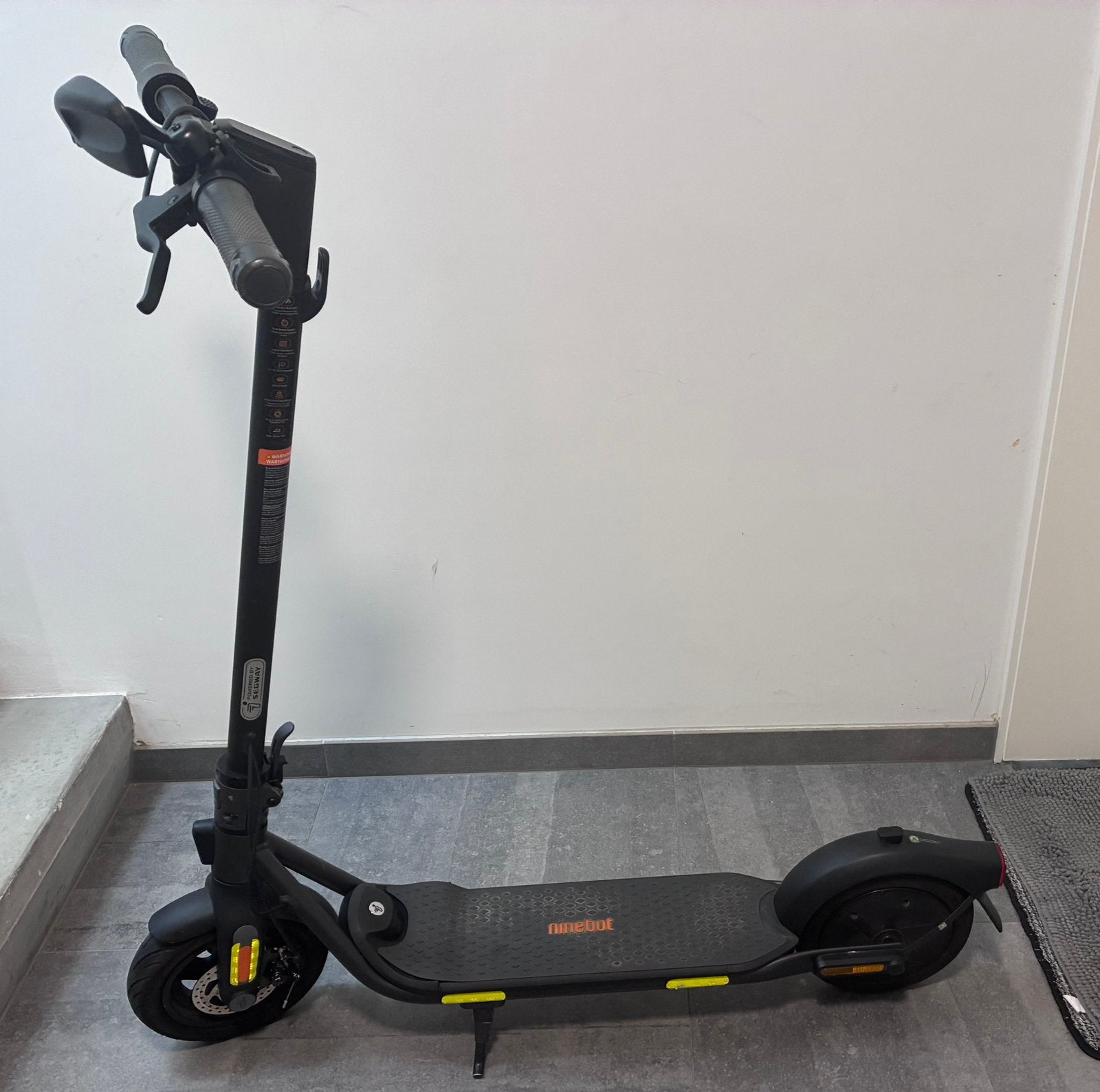 Trottinette Segway F2 pour un rangement pratique des pièces, Enlèvement, Comme neuf, Step électrique (E-scooter)