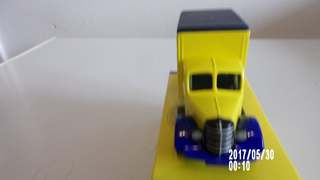 MICHELIN PETIT CAMION BEDFORD CORGI.IMPEC en BOITE., Enlèvement ou Envoi, Comme neuf, Bus ou Camion