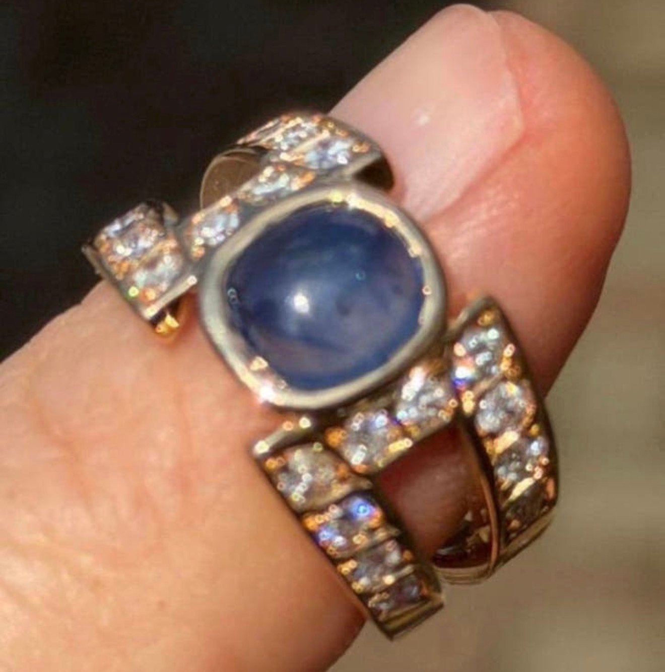 Exclusieve 18K gouden ring saffier 2.5ct en diamanten 1.Oct!, Handtassen en Accessoires, Ringen, 18 tot 19, Geel, Ophalen of Verzenden