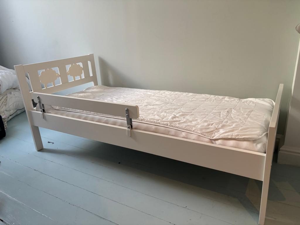 IKEA KRITTER Peuterbed met lattenbodem, wit, 70x160 cm, Kinderen en Baby's, Kinderkamer | Bedden, Ophalen, Gebruikt, Lattenbodem