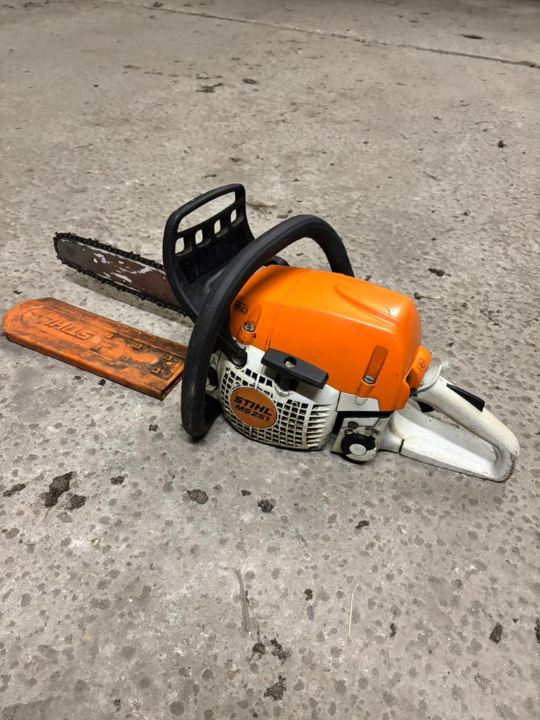 Stihl ms251 kettingzaag, Tuin en Terras, Hand-tuingereedschap, Ophalen, Zo goed als nieuw