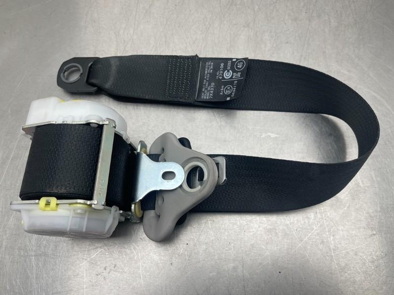 CEINTURE DE SECURITE ARRIERE GAUCHE Toyota RAV4 (A4), Utilisé, Toyota