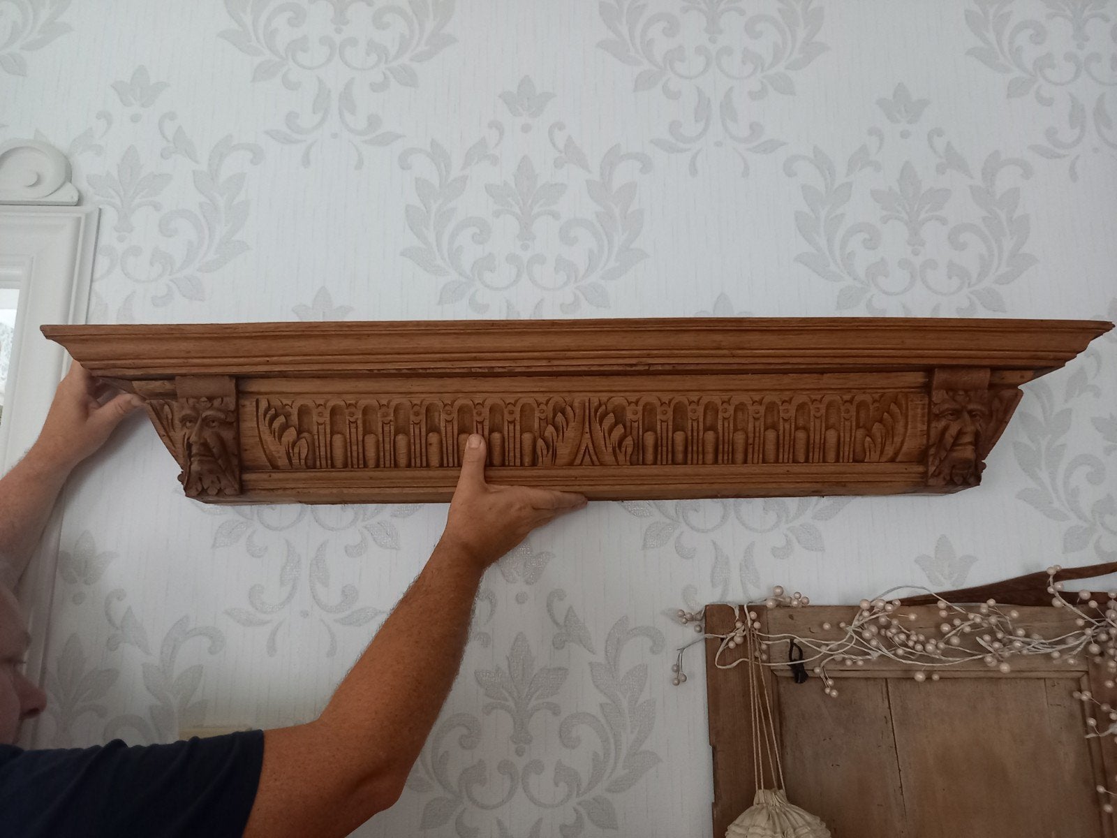 oud houten ornament 1,15m lengte 20cm diep 17,5 hoog, Ophalen