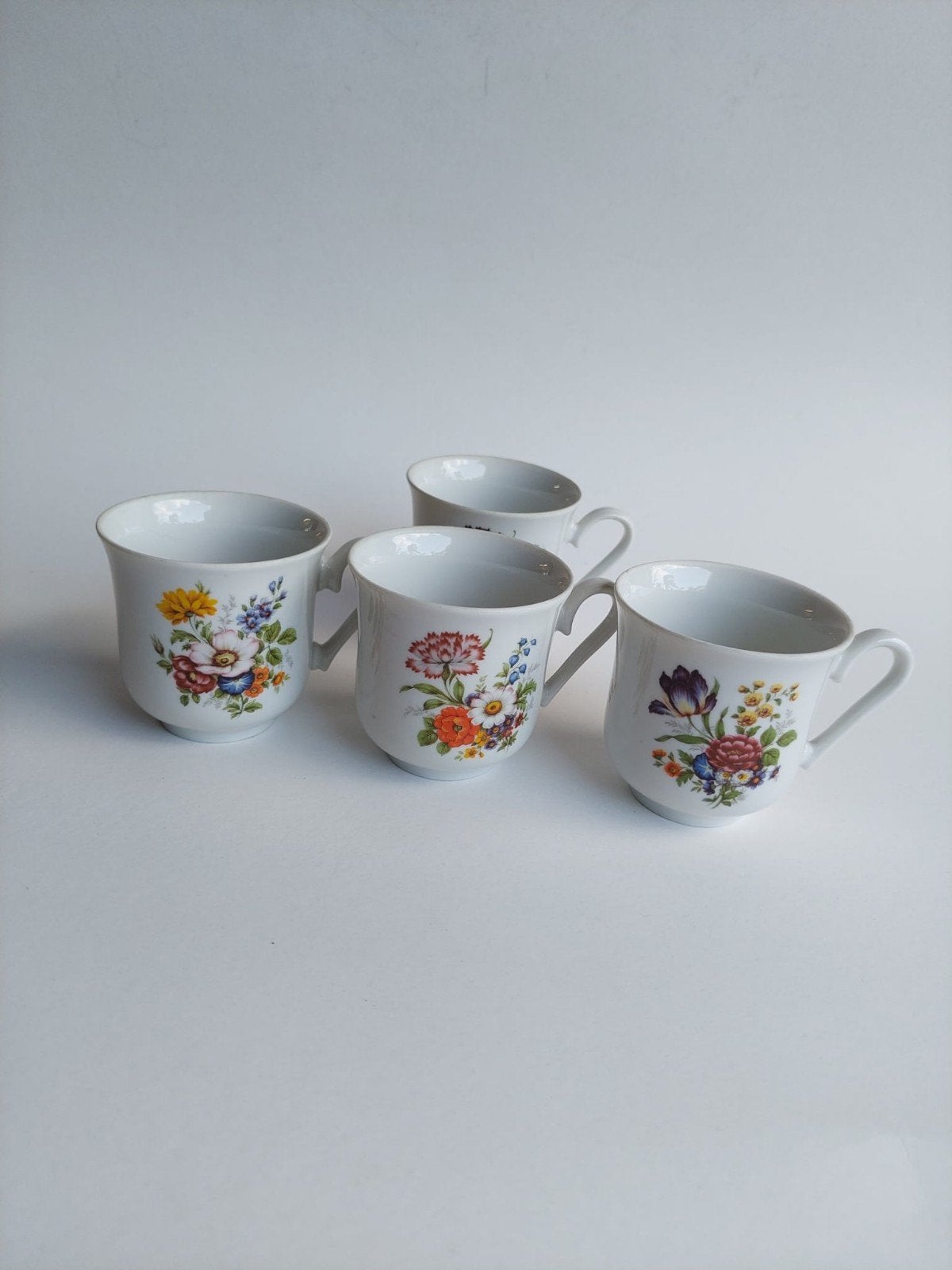 Set van 4 kleine keramieken kopjes met bloemenprint, Enlèvement