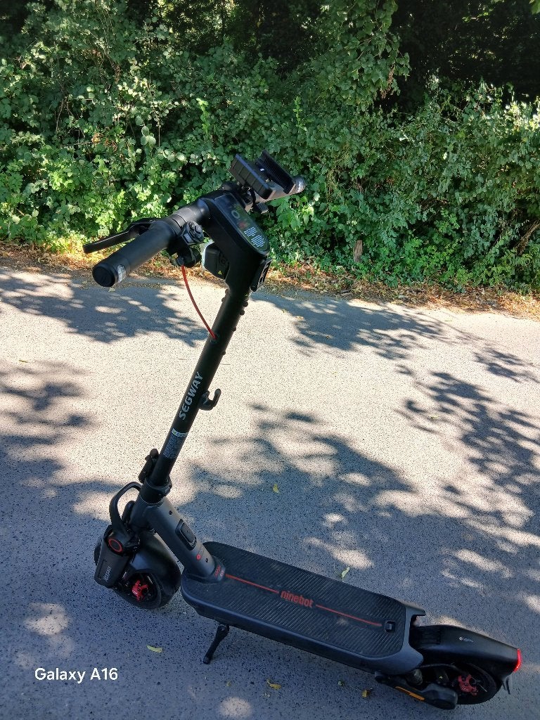 Elektrische step ninebot g3 max 1maand oud zo goed als nieuw, Vélos & Vélomoteurs, Trottinettes, Comme neuf, Step électrique (E-scooter)