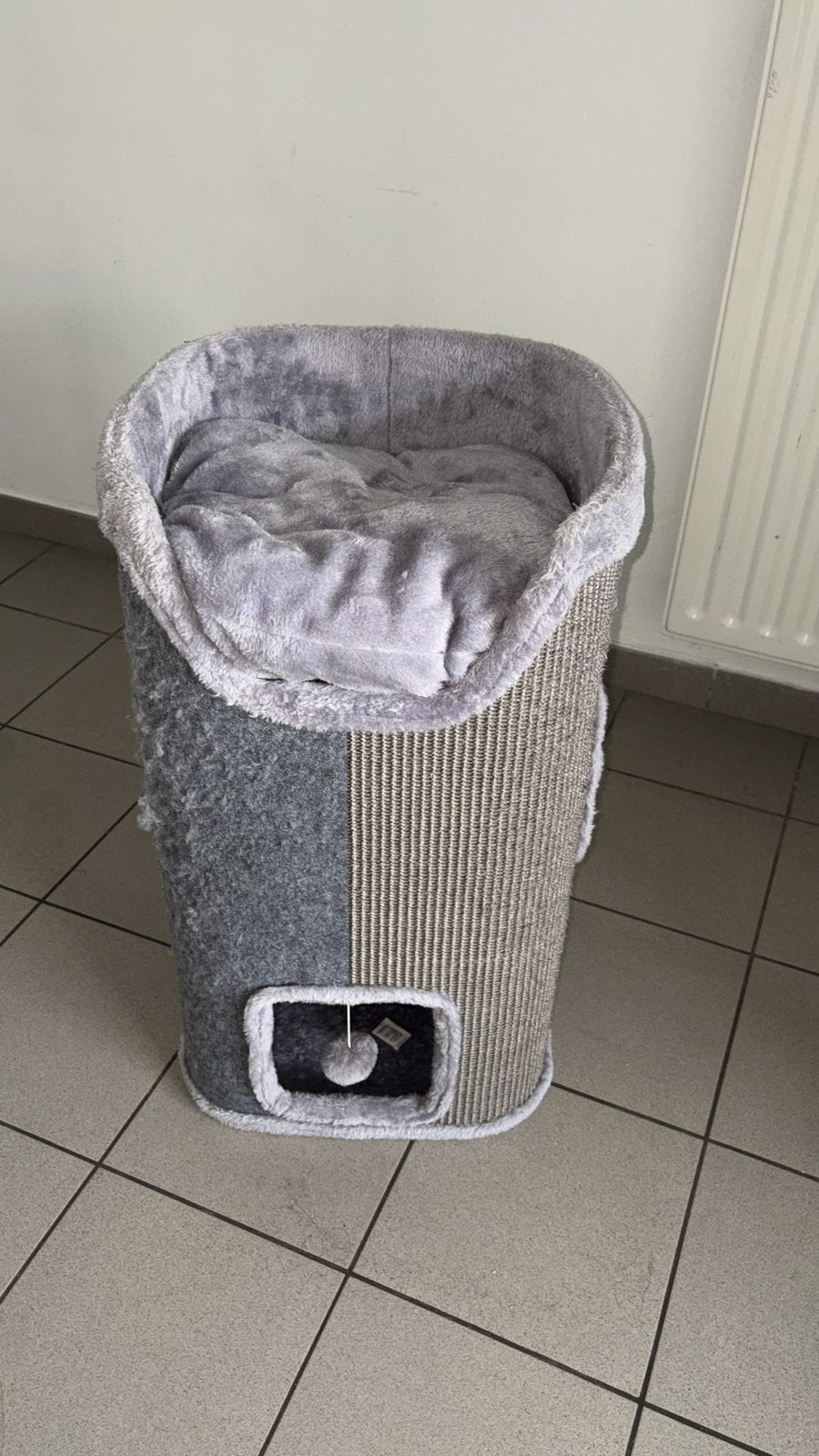 Arbre à chat avec panier de couchage - gris - comme neuf, Enlèvement, Comme neuf