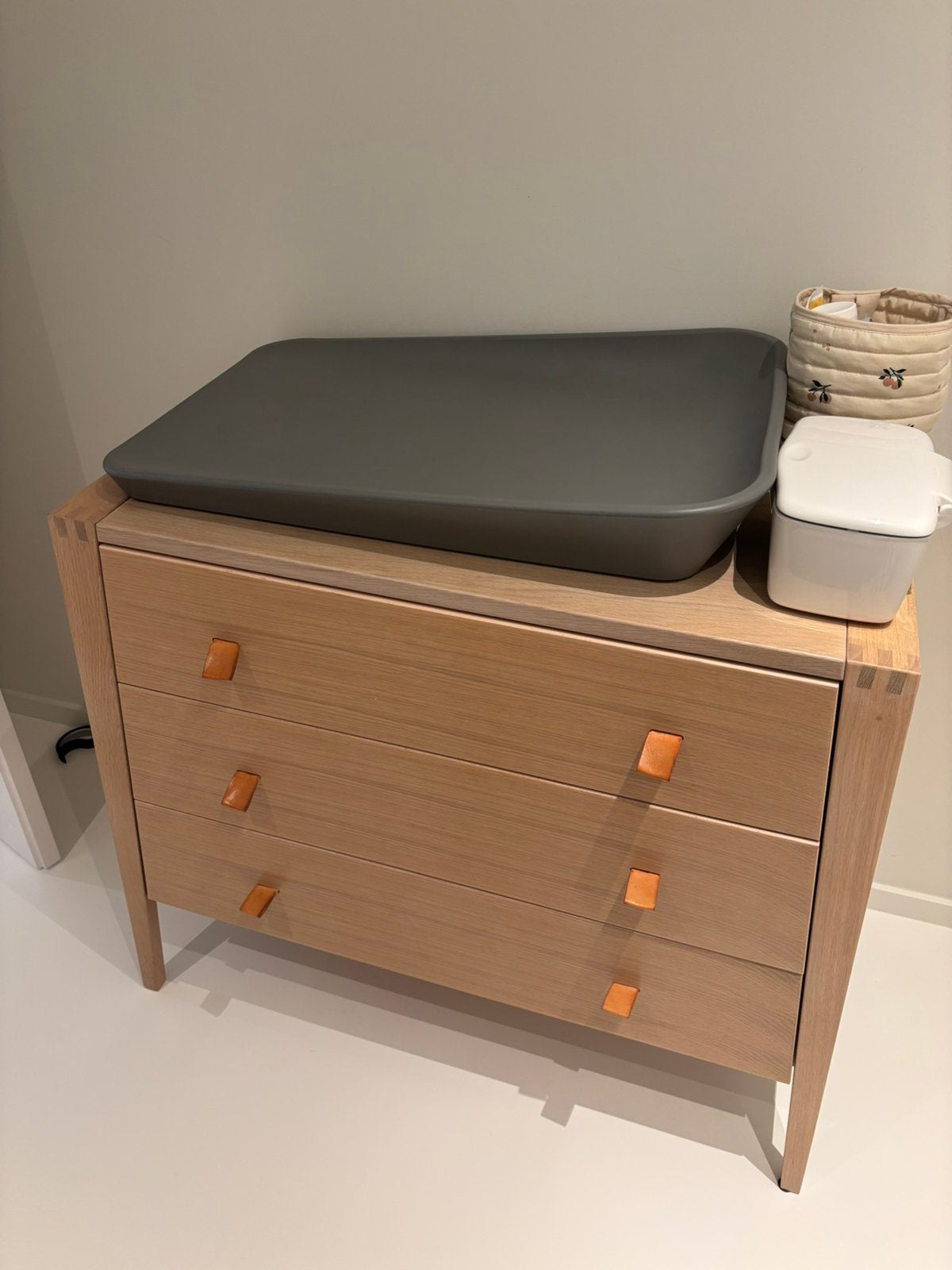 Leander Linea kindercommode EIK perfecte staat, Ophalen, Zo goed als nieuw, Commode