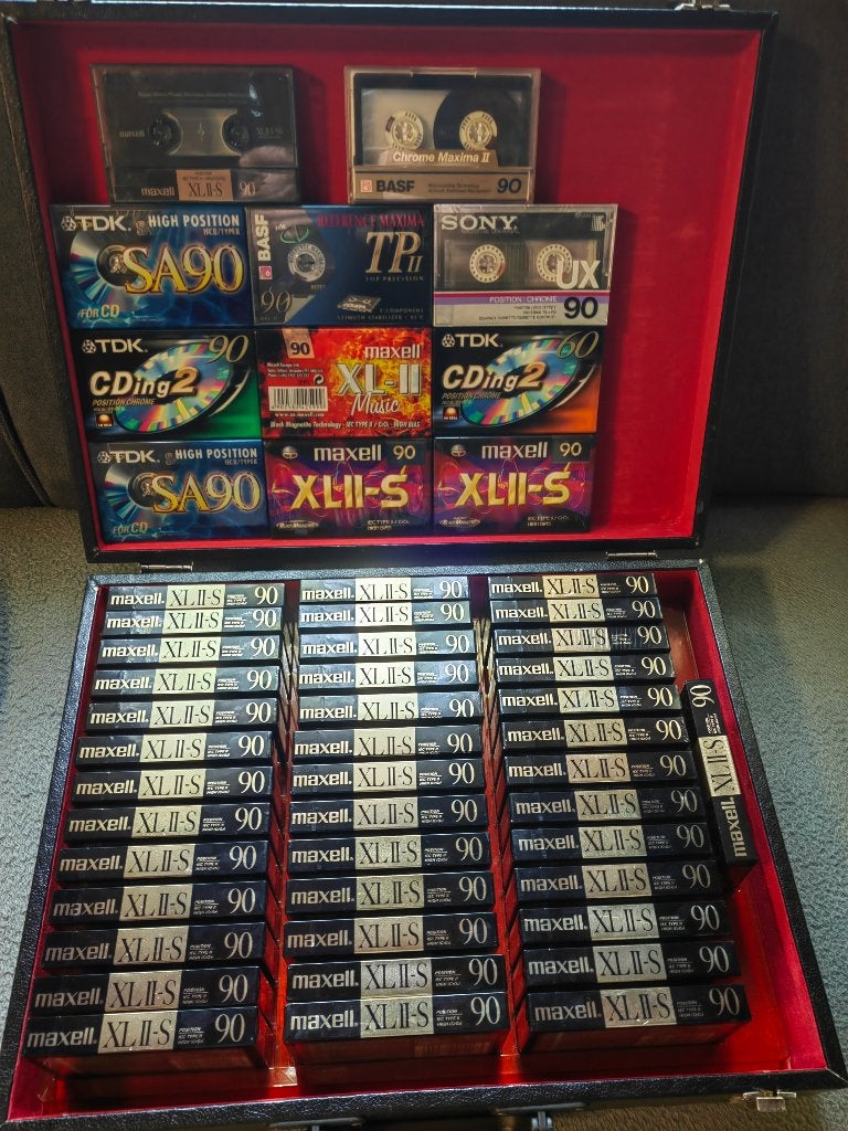 Cassettes haut de gamme MAXELL, CD & DVD, Cassettes audio, Enlèvement ou Envoi, 26 cassettes audio ou plus, Originale, Avec boîte de rangement, étagère ou coffret