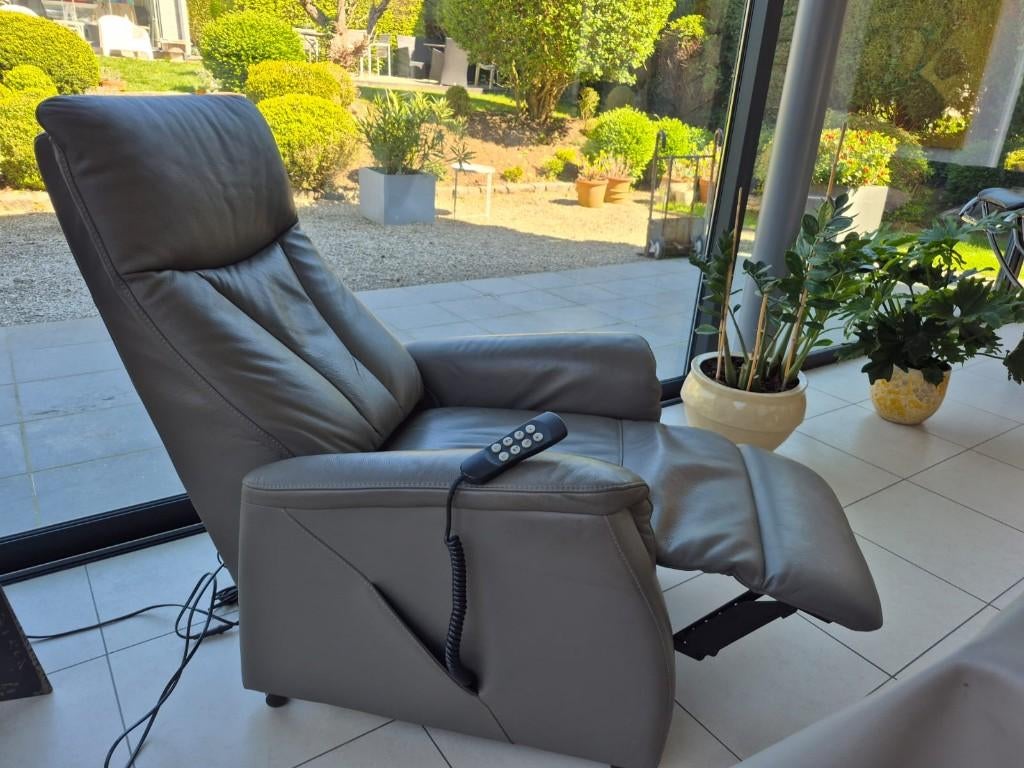 Electrische relaxzetel, Ophalen, Modern / klasiek, 100 tot 125 cm, Zo goed als nieuw