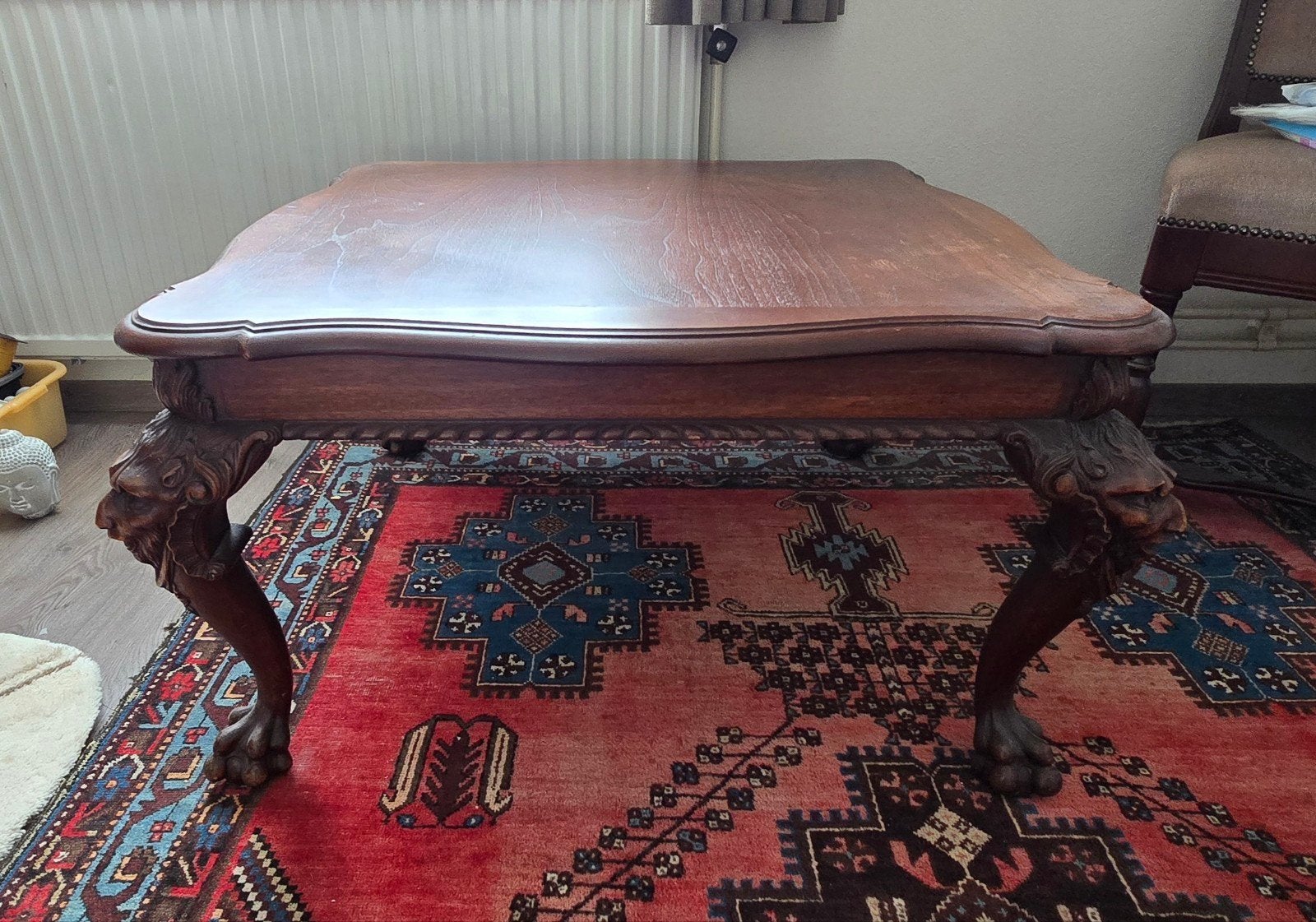 antieke salontafel met unieke leeuwenpoten, Ophalen