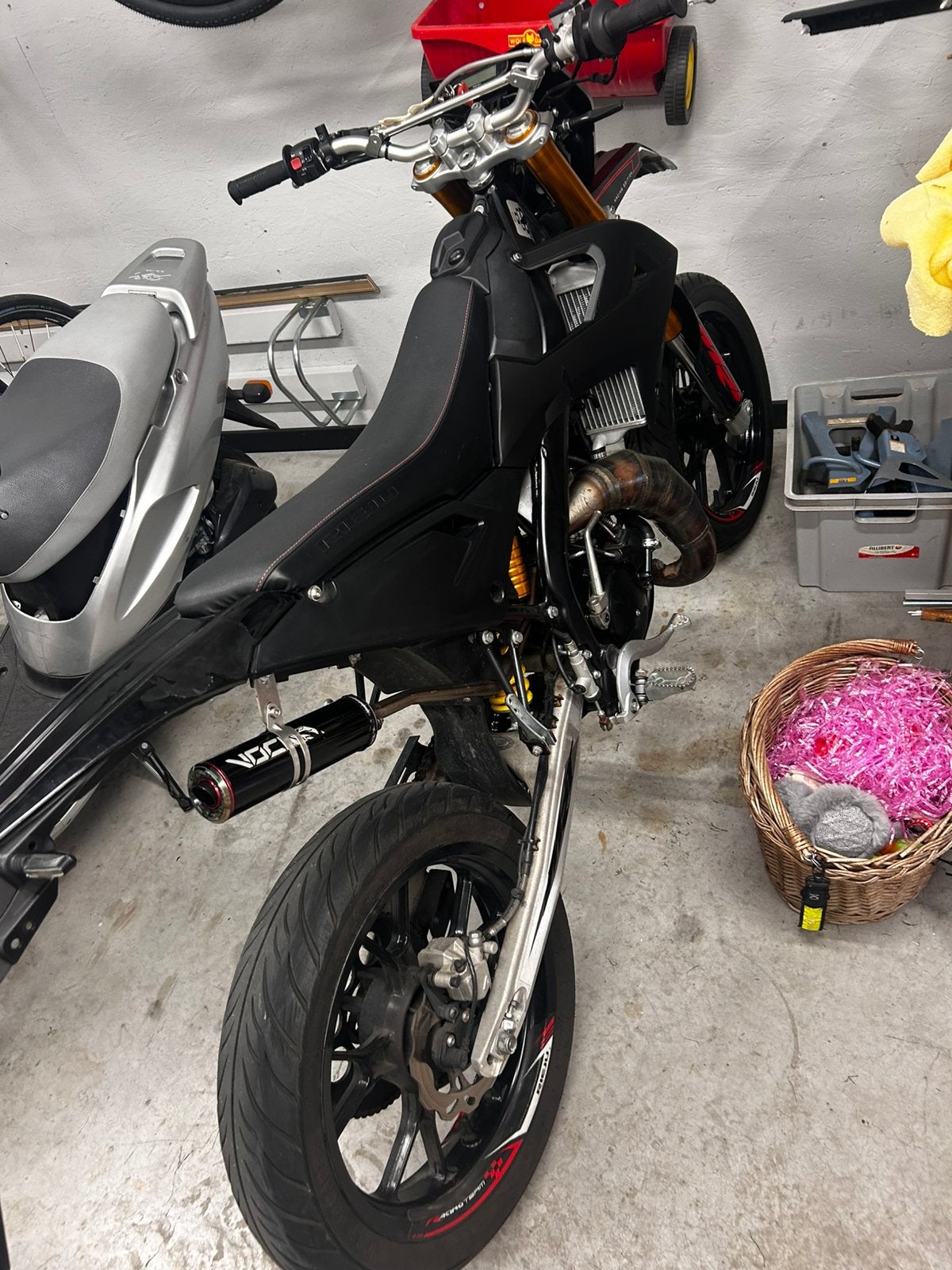 Rieju sm pro 50cc, Fietsen en Brommers, Brommers | Derbi, Ophalen, Zo goed als nieuw