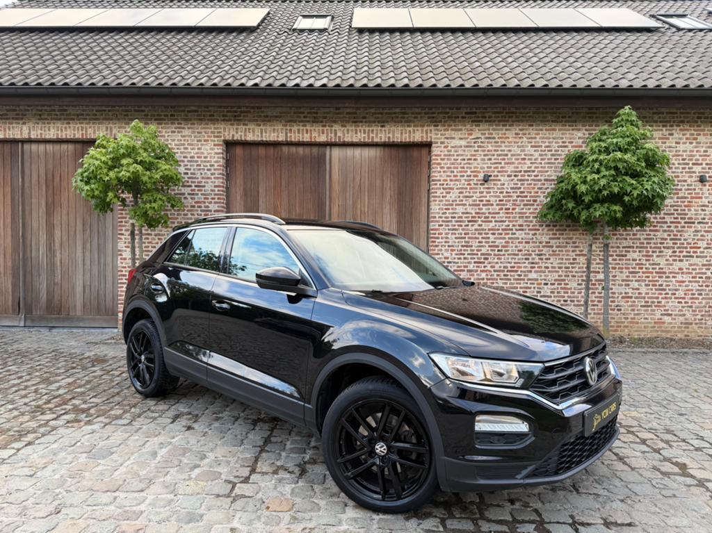 Volkswagen T-Roc * 121.000km * 1.0 benzine * garantie, Voorwielaandrijving, 4 zetels, Zwart, Leder