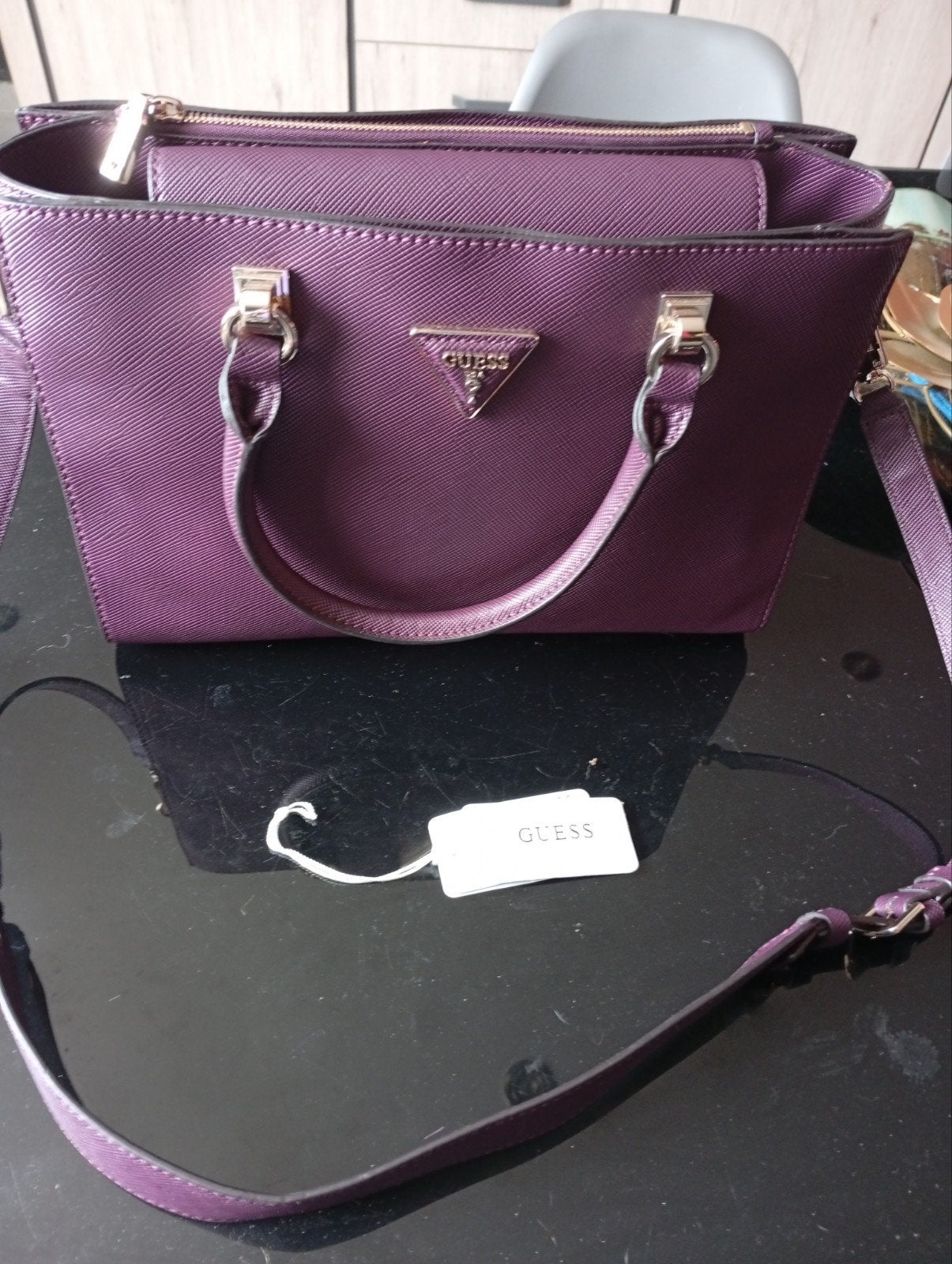 sac à main violet Guess, Bijoux, Sacs & Beauté, Enlèvement ou Envoi, Violet, Sac à main