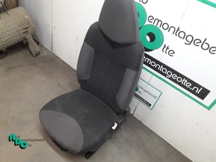 Siège droit d'un Peugeot 107 (107 05-), Autos : Pièces & Accessoires, -, 3 mois de garantie, Utilisé, -