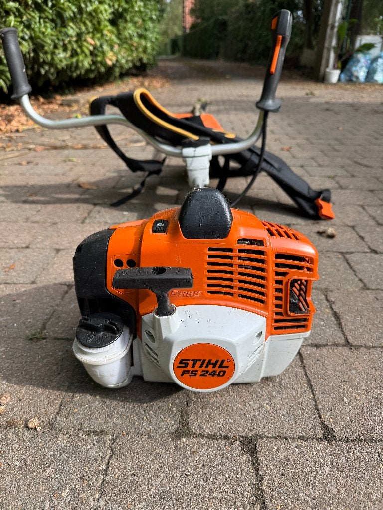 Stihl Bosmaaier FS240 - Nieuwstaat, Ophalen, Zo goed als nieuw, 10 tot 30 cm, Benzine