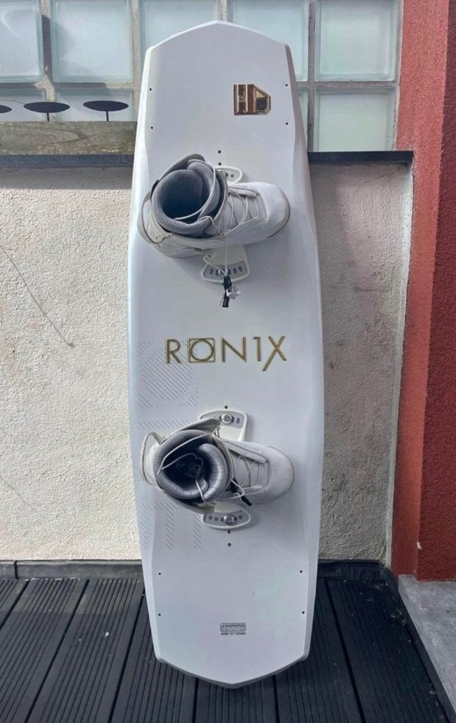Ronix One Wakeboard, Watersport en Boten, Wakeboarden, Ophalen, Zo goed als nieuw, Board en Schoenen