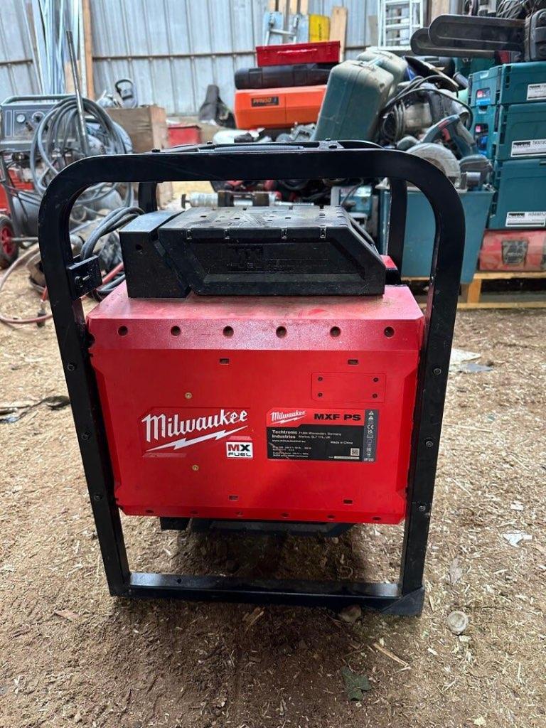 MILWAUKEE MXF PS Generator, Doe-het-zelf en Bouw, Ophalen of Verzenden, Gebruikt, Minder dan 5 kVA, Benzine