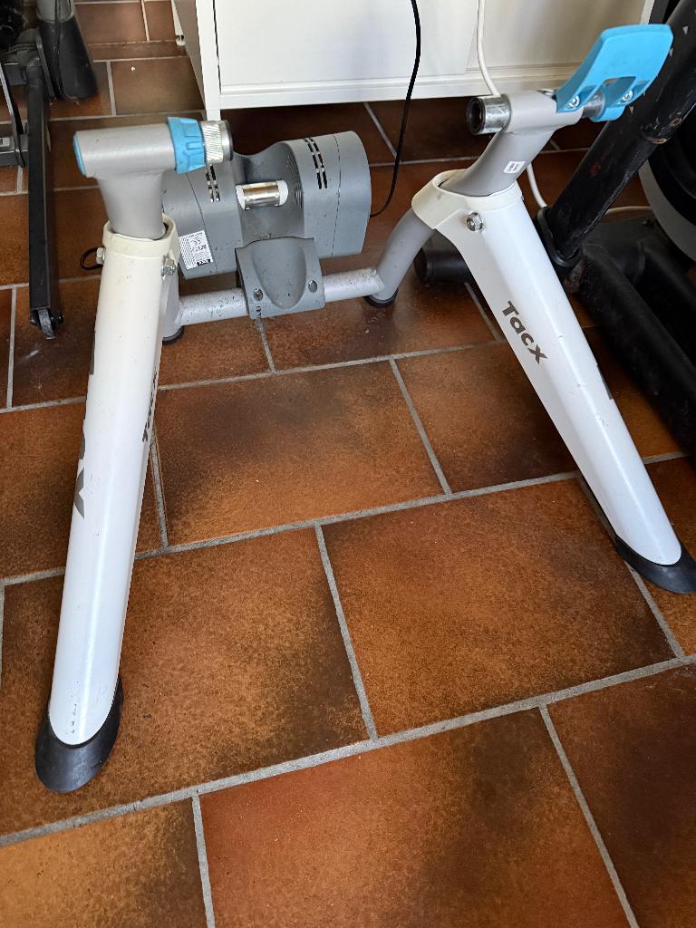 Entraîneur d'intérieur Tacx Vortex, Sports & Fitness, Appareils de fitness, Comme neuf, Vélo d'appartement, Jambes, Aluminium