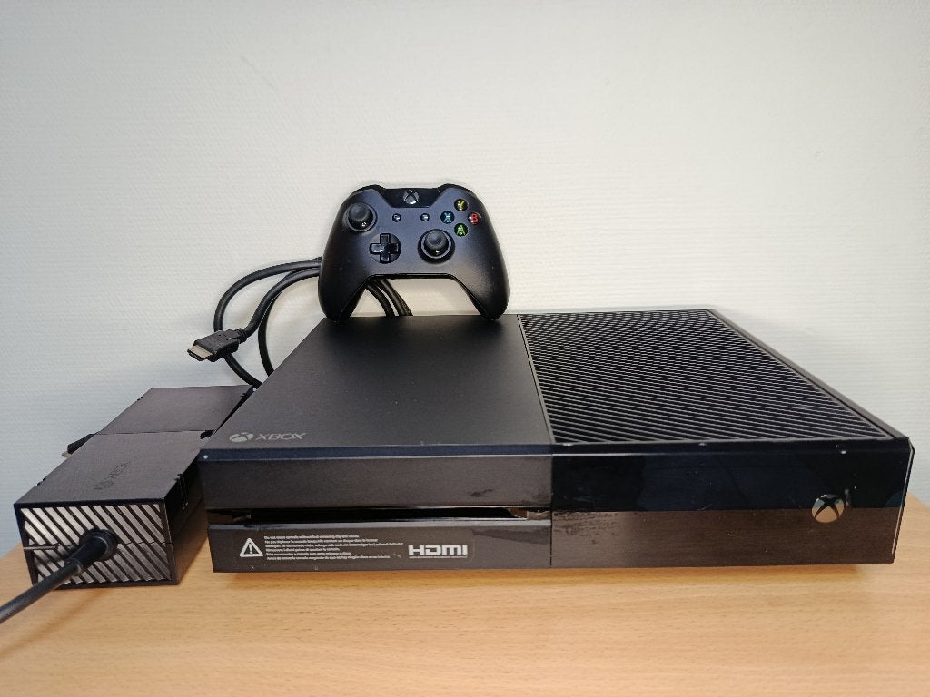 Xbox One compleet met controller en kabels, Games en Spelcomputers, Spelcomputers | Xbox One, Zo goed als nieuw, Xbox One, 500 GB