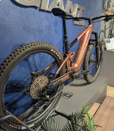 Vtt giant E+2 l 800w 2024, Vélos & Vélomoteurs, Enlèvement, Comme neuf, Giant