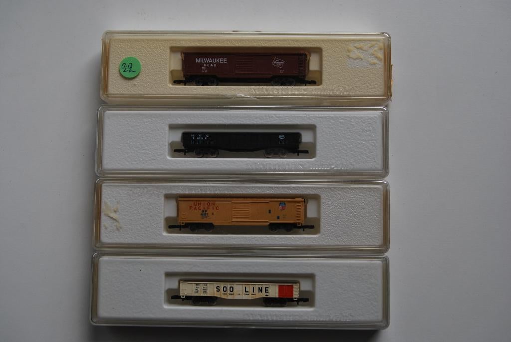 4 wagons marchandise USA Echelle Z Miniclub, Enlèvement ou Envoi, Wagon, Märklin, Courant continu