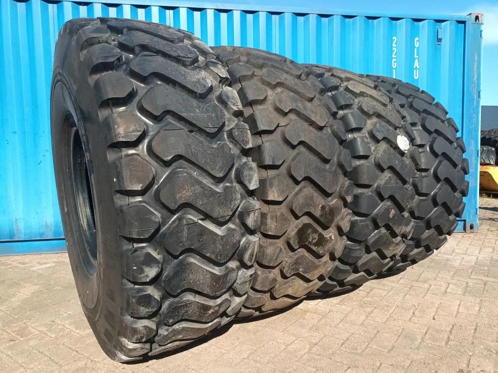 Michelin Bridgestone Goodyear Shovel banden meerdere maten, Articles professionnels, Machines & Construction | Pièces