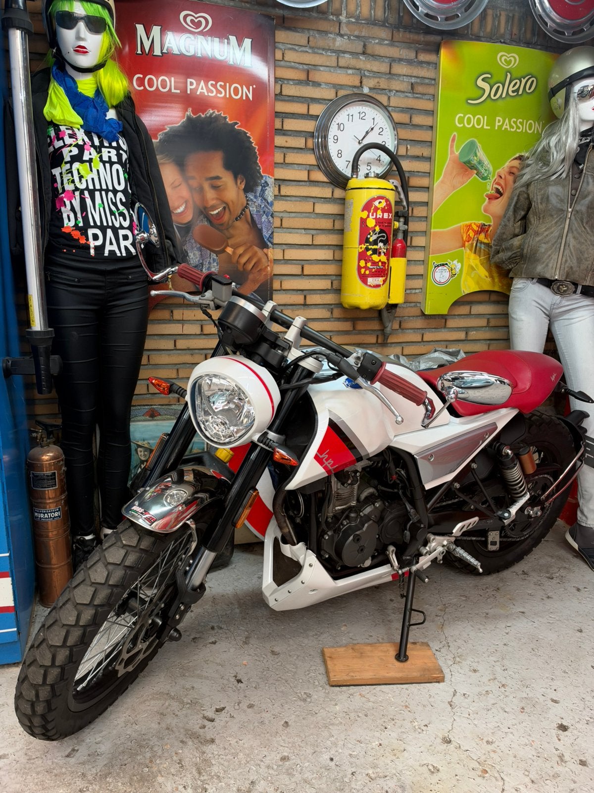 Mondial 125, Motoren, Ophalen