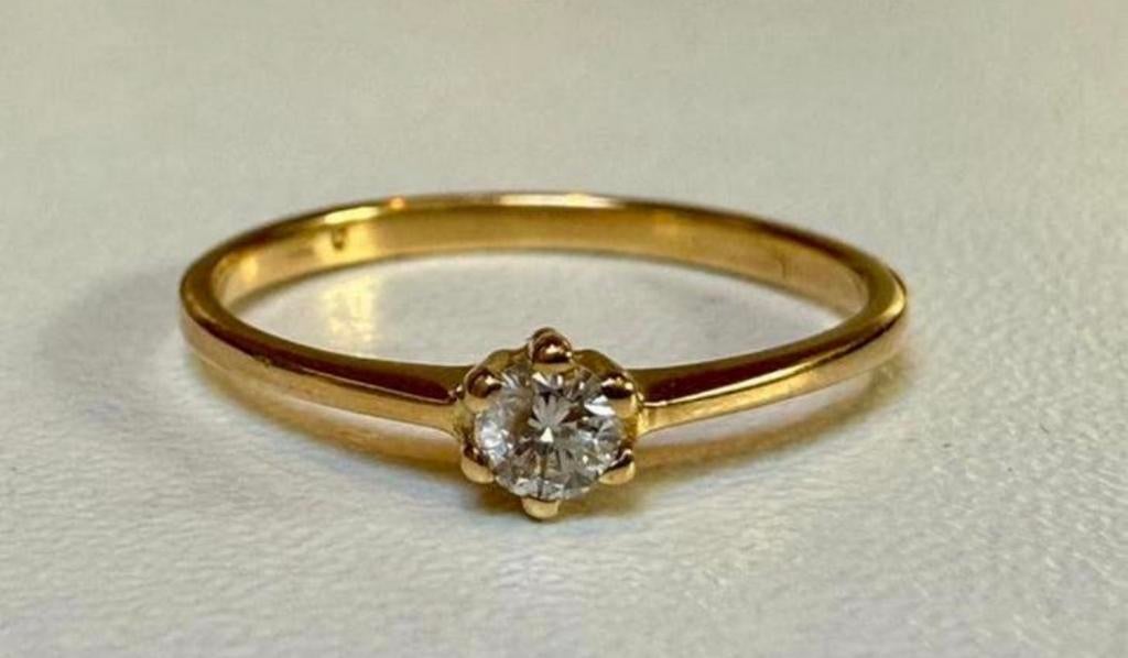 18 karaat solitaire gouden ring met een natuurlijke diamant!, Handtassen en Accessoires, Ringen, Geel, Ophalen of Verzenden, Kleiner dan 17