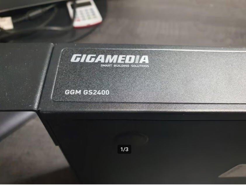 2 Commutateur Ethernet 24 ports RJ45, Computers en Software, Netwerk switches, Ophalen, Zo goed als nieuw