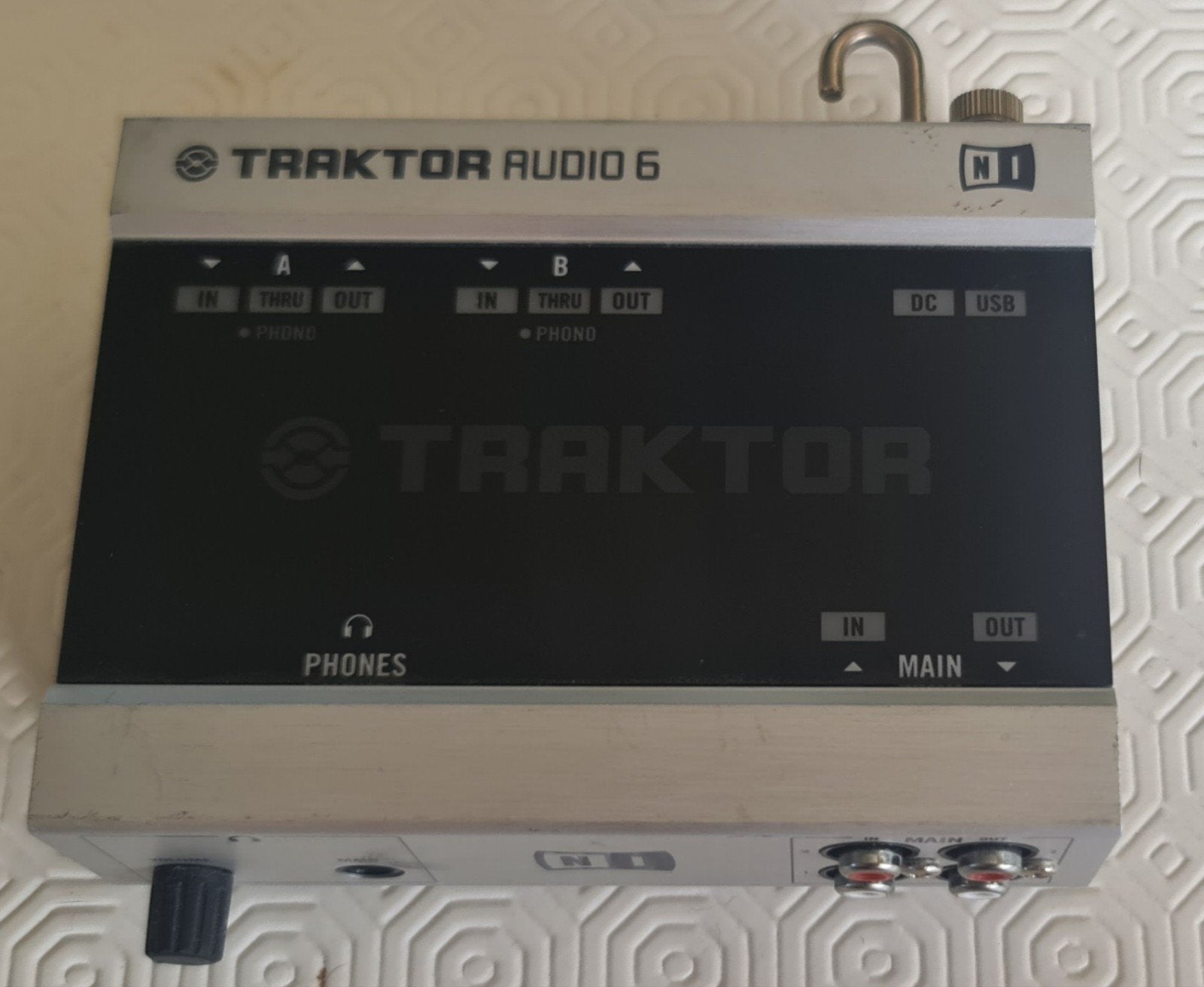 Native Instruments Traktor Audio 6, Enlèvement