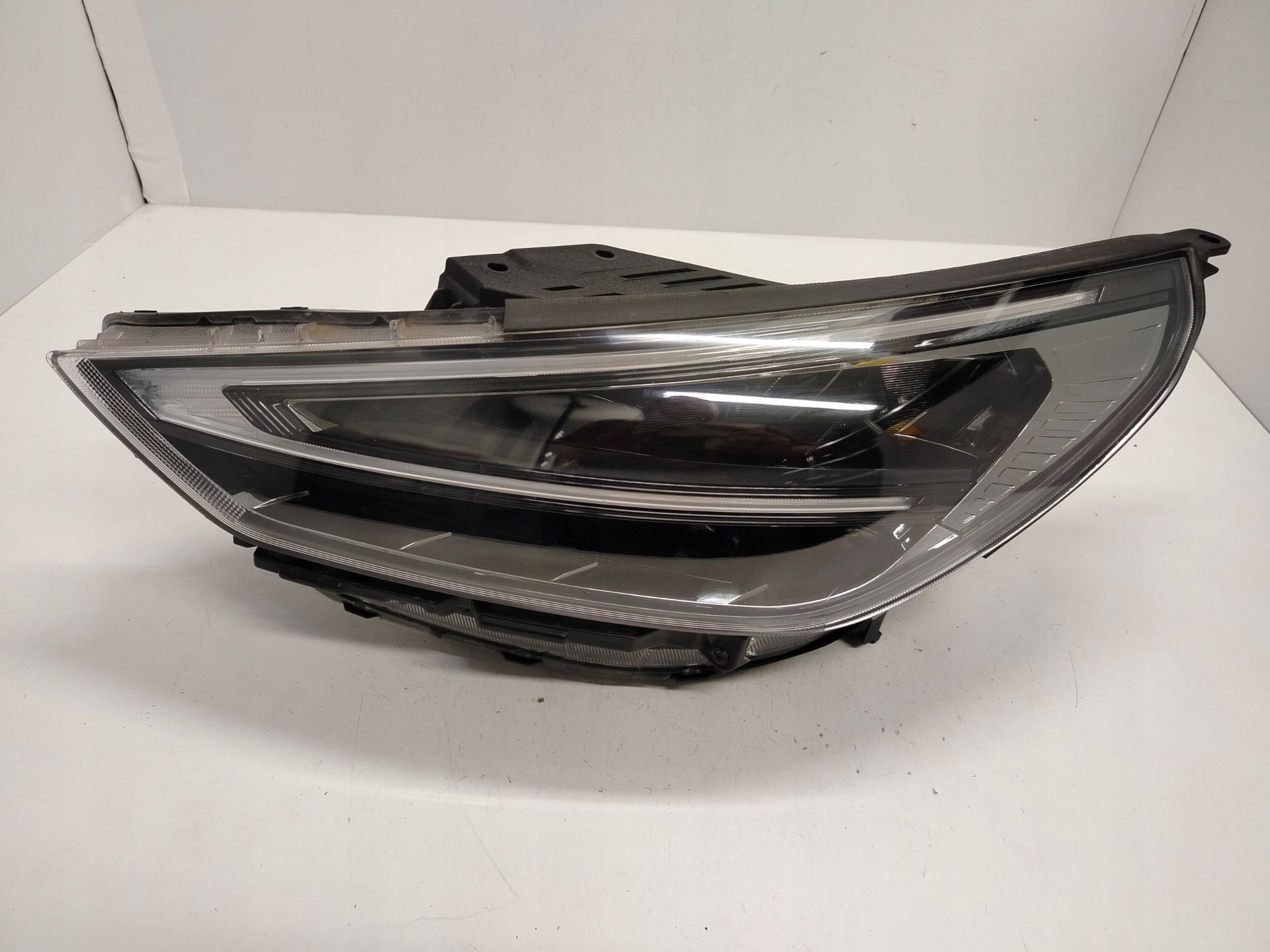 Phare gauche Hyundai I30 92101G4600, Autos : Pièces & Accessoires, Heolleung-ro 12
06797  Seoul, Info@hyundai.com, Utilisé, Hyundai
