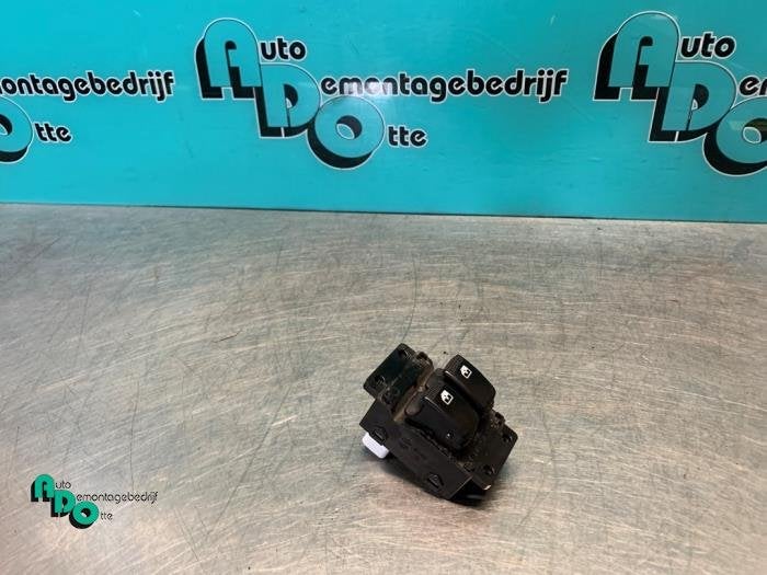 Commutateur vitre électrique d'un Hyundai I10 (I10 08-), -, 3 mois de garantie, Utilisé, Hyundai