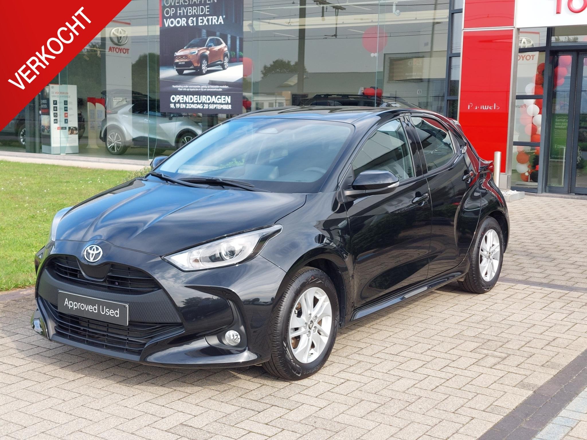 Toyota Yaris 1.5 VVT-i Hybrid 85kW Dynamic e-CVT, Gebruikt, 116 pk, 450 kg, Zwart