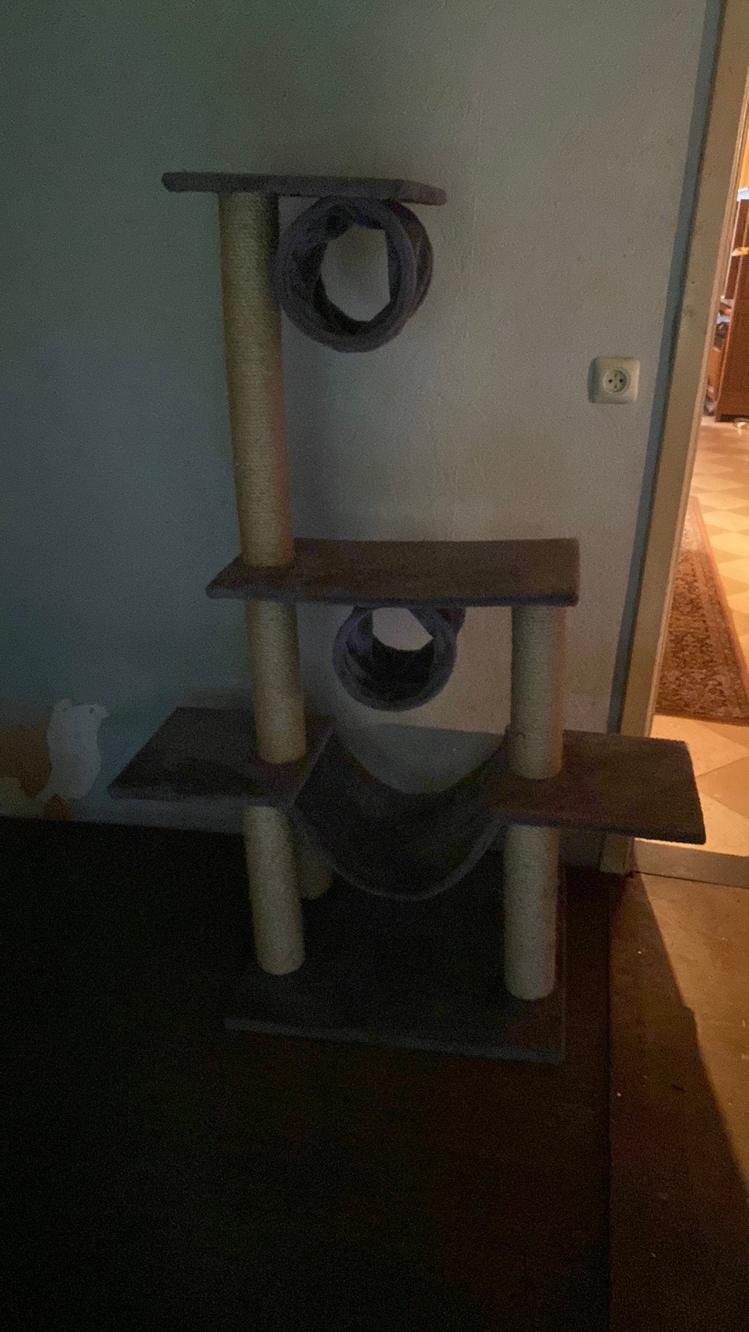 Krabpaal met verdere etage, u poes zal er plezier van hebben, Ophalen, Zo goed als nieuw, Krabpaal