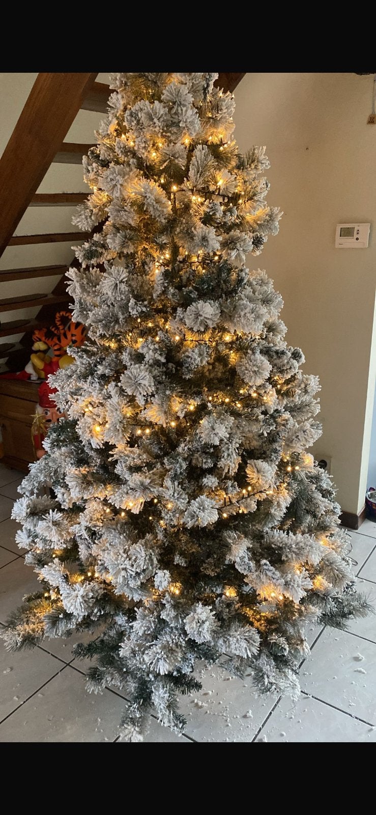 Mooie kerstboom met sneeuw zonder verlichting, Enlèvement, Utilisé