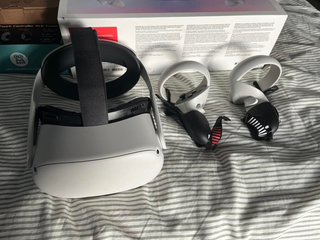 Quest 2 64gb + accessoires, Ophalen, Gebruikt, VR-bril