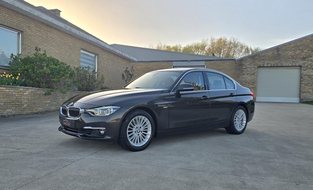 BMW 320i Berline Luxury Line ** 88.000 km ** GAR 12M, Auto's, Automaat, 1998 cc, Achterwielaandrijving, 4 cilinders
