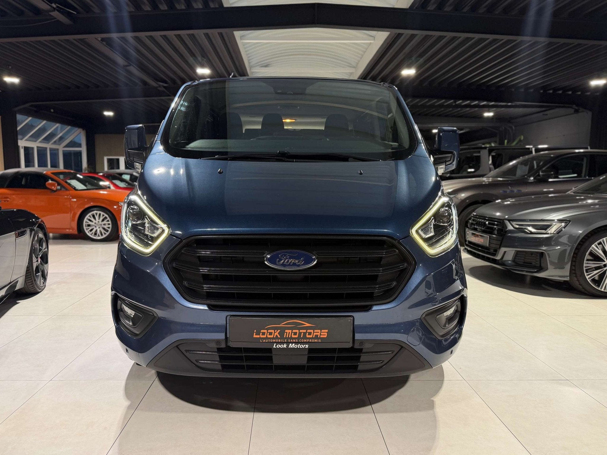 Ford Tourneo Custom 2.0 TDCi 185CV 9 PLACES BOITE AUTO. NAVI, Auto's, Ford, Gebruikt, 4 cilinders, Lichtsensor, Blauw