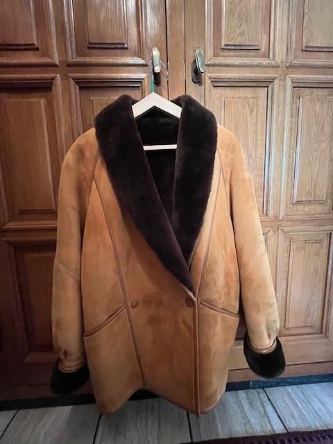Jas mouton retourne (schaap bontjas), Ophalen, Zo goed als nieuw, Maat 38/40 (M), Bruin