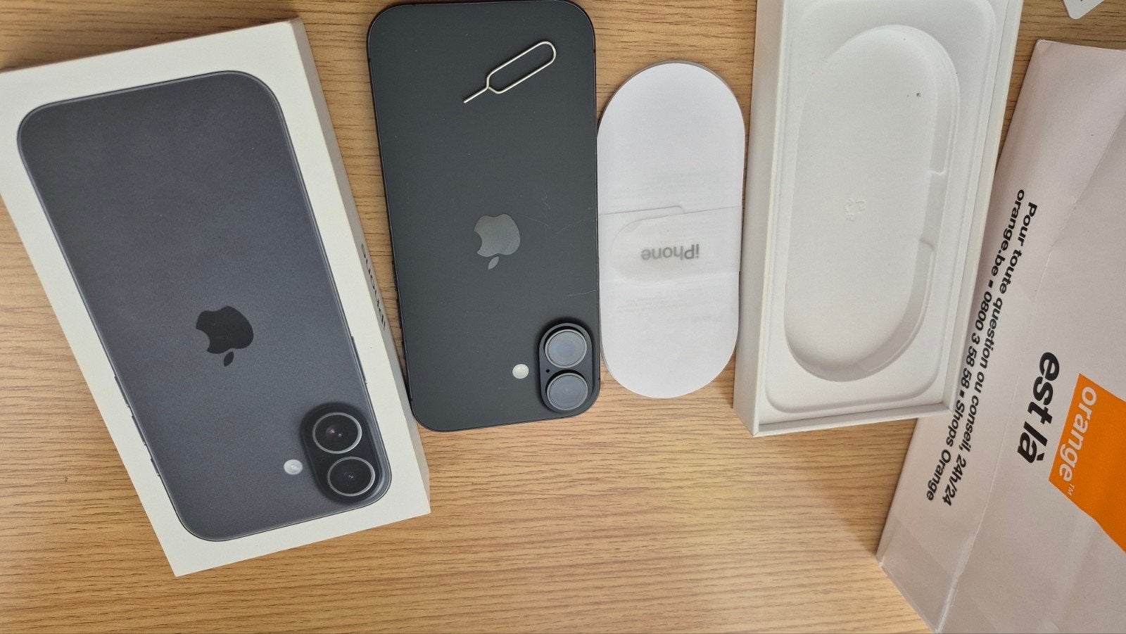 IPHONE 17  NEUF ACHETÉ IL Y A 2SEMAINES. PAS DE LIVRAISON., Neuf, Gris, IPhone 17e, Enlèvement