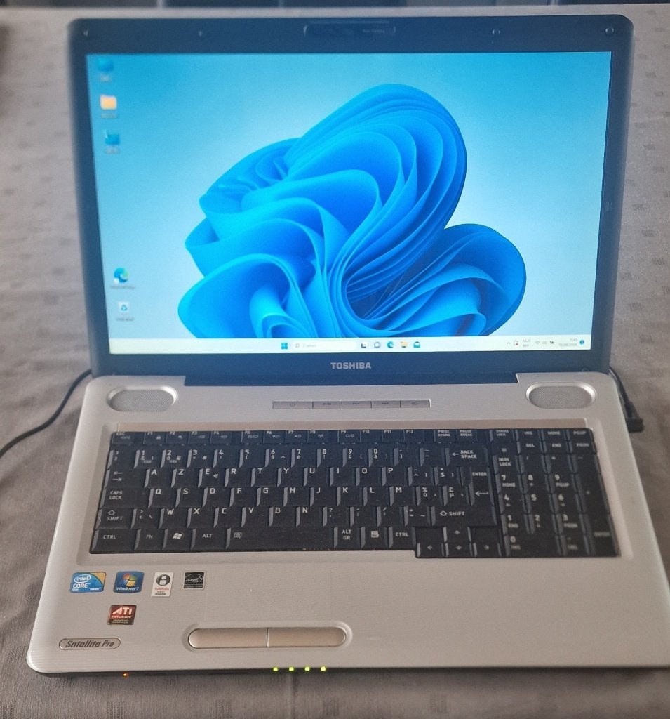 Toshiba laptop Windows 11, Informatique & Logiciels, Ordinateurs portables Windows, Intel Core Duo P8700 2.53Ghz, TOCHIBA, Enlèvement