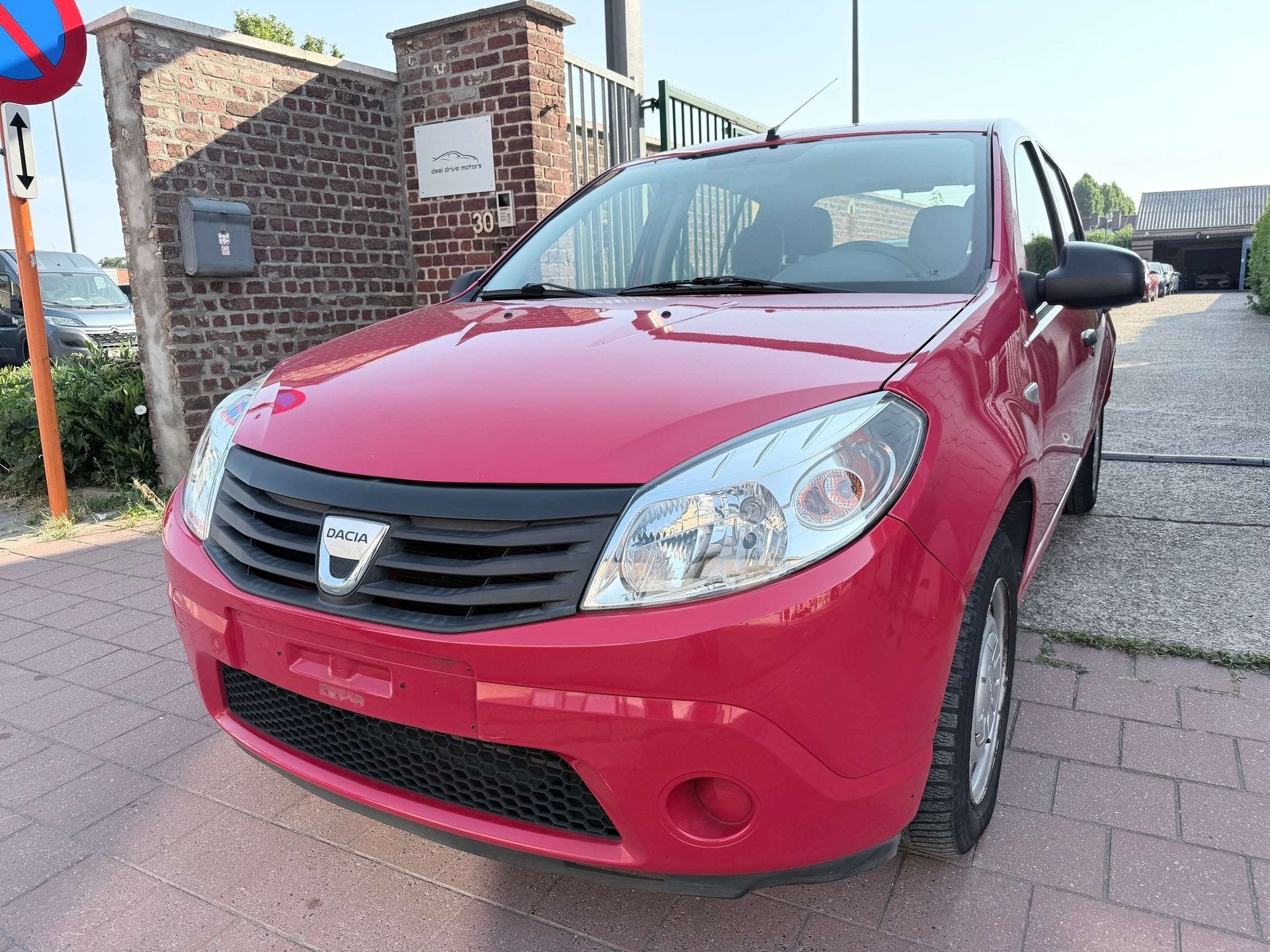 Dacia Sandero 1.4 I EDITION AMBIANCE, Stof, 4 cilinders, https://public.car-pass.be/vhr/4b30a9f3-0d58-4c53-b724-78f4e0178c14, Bedrijf