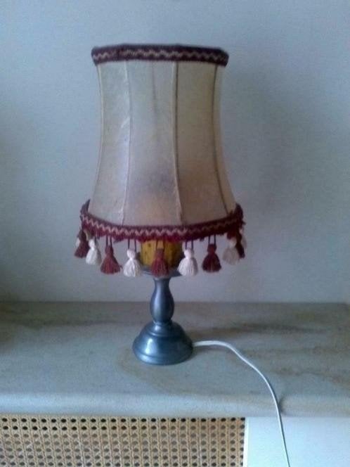Staanlamp met met tinnen voeten en kap in varkens blaas.
40c, Enlèvement, Utilisé, 25 à 50 cm