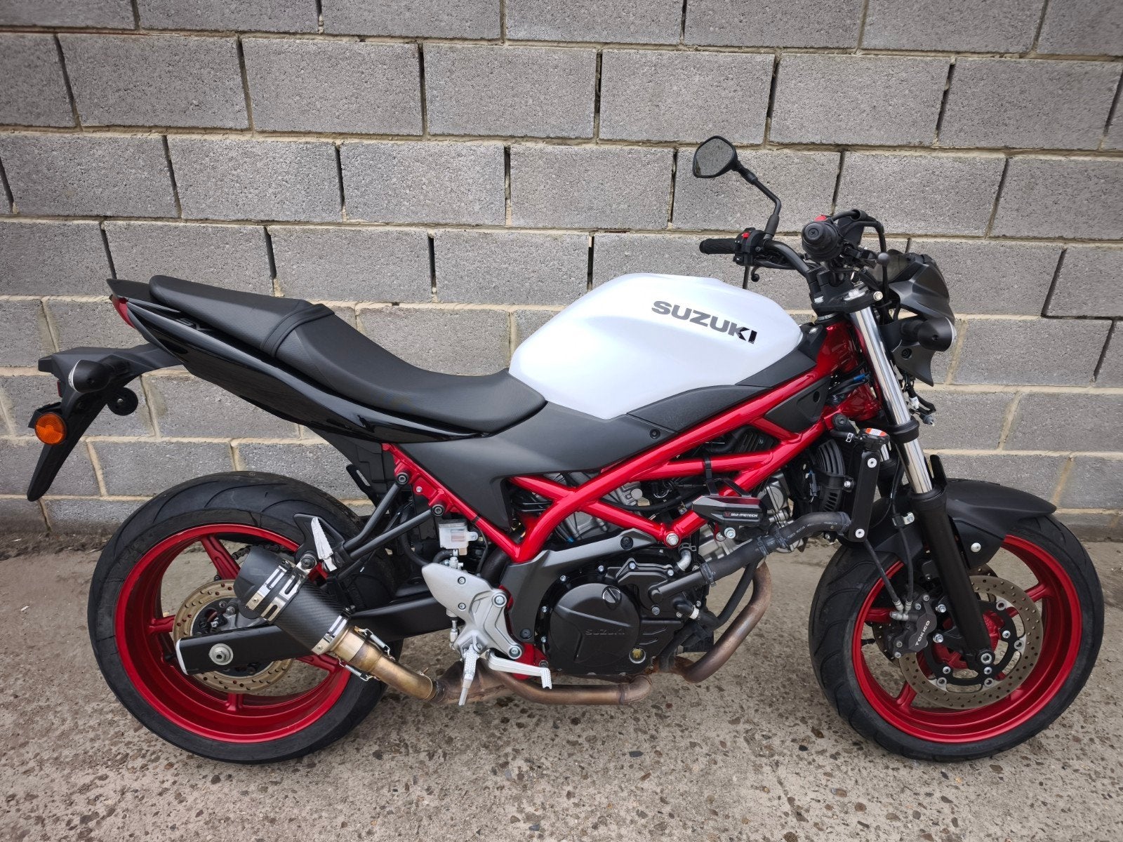 Suzuki SV 650 2023 accidentée, Motos, Particulier, Naked bike