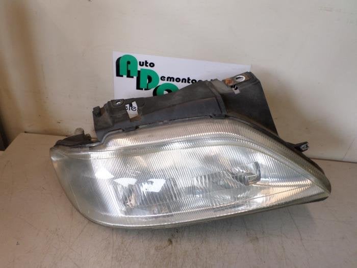 Phare droit d'un Citroen Xsara (Xsara 97-), Autos : Pièces & Accessoires, Éclairage, Citroën, Utilisé, 3 mois de garantie, Enlèvement ou Envoi