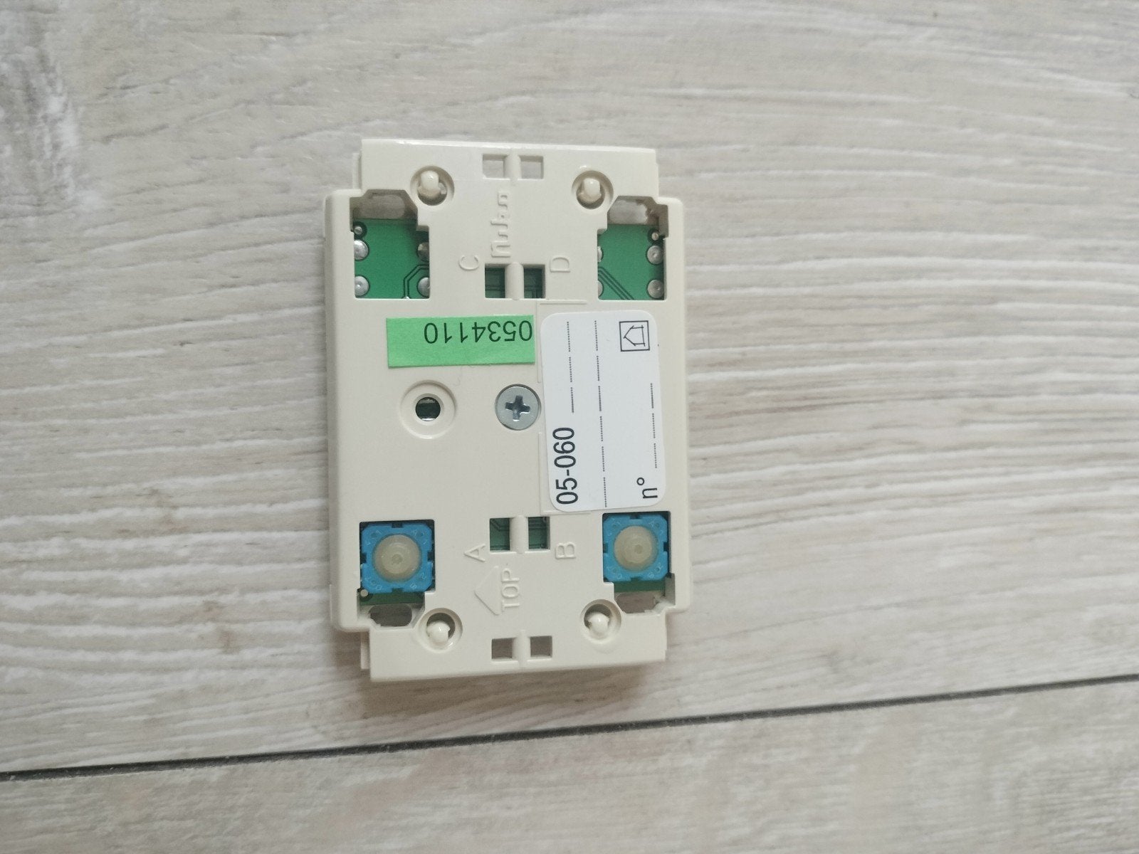 Niko 05-060 Busdrukknop met 2 contacten - Nieuw, Ophalen, Nieuw, Overige merken, Schakelaar