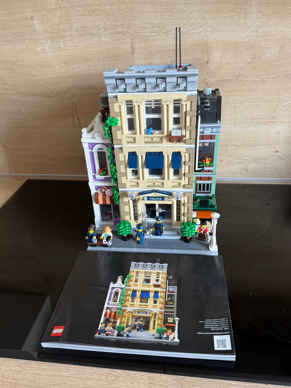 LEGO 10278 Politiebureau  met bouwinstructies & minifiguren, Gebruikt, Lego, Ophalen of Verzenden, Icons
