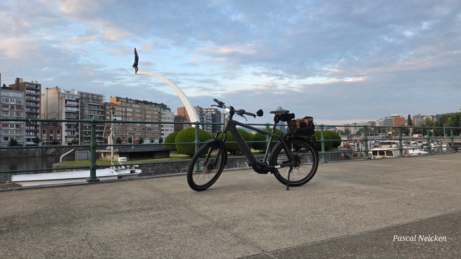 vend vélo riese et muller charger5 vario HS 2026, Riese & Müller, 50 km par batterie ou plus, Comme neuf, Enlèvement