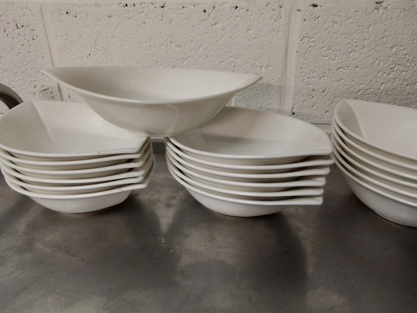 19 Assiettes Villeroy et Boch 10€/pièce (32€ au magasin), Maison & Meubles, Enlèvement